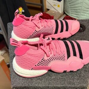 Unisex Adidas Trey Young 2, Cancer Awareness Athletic Sneakers Men's Sz 9.5.